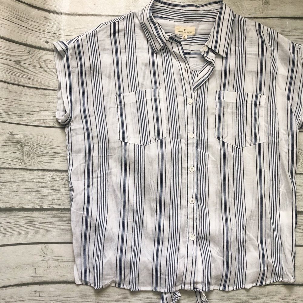 Thread and Supply button down top- medium - Picture 3 of 9